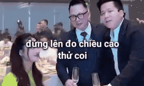 Khoa Pug tự tin đọ chiều cao với Hoa hậu Lương Thuỳ Linh và cái kết