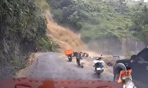 Clip: Rùng mình tài xế lái xe qua đường đèo nước lũ chảy cuồn cuộn