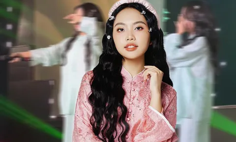 Phương Mỹ Chi khóc trên sân khấu