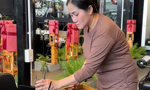 Nữ ca sĩ Việt nổi tiếng một thời giờ phá sản, phải đi làm phục vụ, lao công kiếm tiền