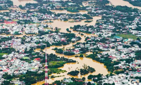 Khánh Hoà: Nhiều nơi 'chìm trong biển nước' do mưa lớn kéo dài