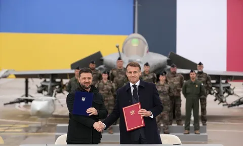 Ukraine và Pháp ký ý định thư mua 100 máy bay chiến đấu Rafale
