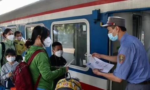 Mua, bán vé tàu nhằm mục đích thu lợi bất chính có thể bị phạt đến 4 triệu đồng