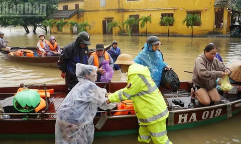 Hỗ trợ khẩn cấp 700 tỉ đồng cho 4 tỉnh khắc phục thiệt hại do mưa lũ