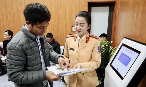 Cục CSGT đề xuất người dân chỉ cần sử dụng giấy phép lái xe điện tử
