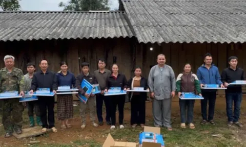 Hành trình livestream bán nông sản giúp bà con nông dân của sư thầy Thích Khai Quảng