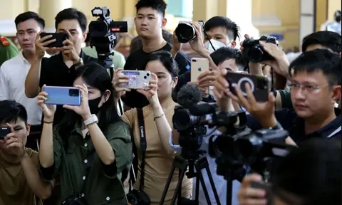 Cấp thẻ nhà báo lần đầu phải qua lớp bồi dưỡng nghiệp vụ, đạo đức