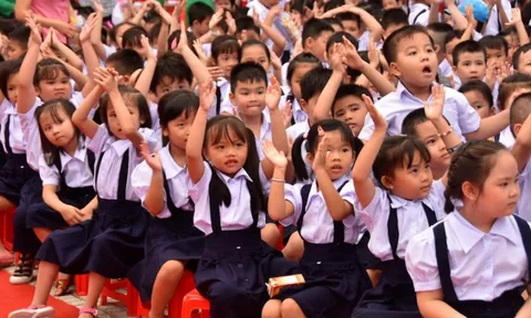 Quốc hội thông qua miễn, hỗ trợ học phí với trẻ mầm non, học sinh phổ thông