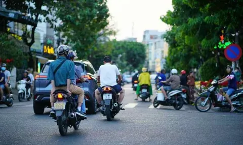 Hà Nội nghiên cứu tăng lệ phí trước bạ, phí biển số ô tô, xe máy chạy xăng, dầu