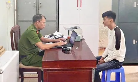 Hình ảnh thanh niên xăm trổ đánh thai phụ ở tiệm tạp hoá tại Cơ quan Công an