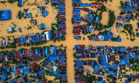 Khung cảnh chưa từng thấy: Thái Nguyên ngập sâu, lũ vượt mốc lịch sử