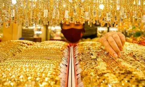 Tin tài chính hôm nay 20/12: Giá vàng neo cao, USD hạ nhiệt
