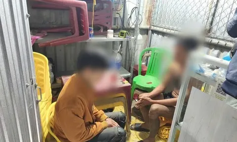 Đang có hành vi xấu hổ tại căn chòi nhỏ, 2 nam thanh niên bị Công an bắt quả tang