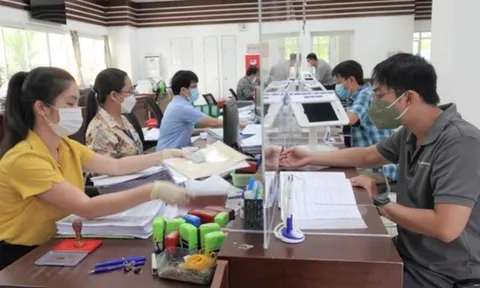 Cán bộ, công chức giữ chức vụ lãnh đạo bị cách chức trong những trường hợp nào?