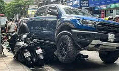 Vụ xe bán tải tông loạt xe máy trên phố Khâm Thiên: Đã xác định tài xế, nồng độ cồn và ma tuý ra sao?