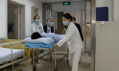Ăn 3 tô mì giữa trưa 40 độ, chàng trai nhập viện nguy kịch
