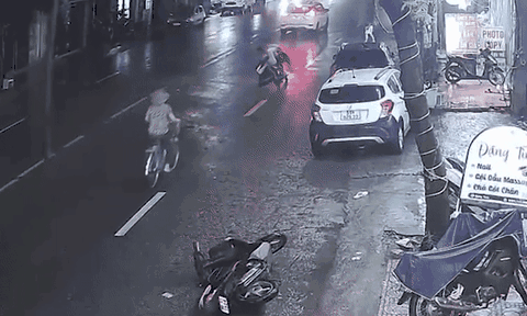Clip: Thót tim cảnh người đàn ông ở Bắc Ninh 'tóm sống' tên trộm xe máy