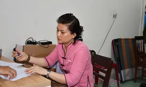 Vụ bảo mẫu ném bé trai 14 tháng xuống nền nhà: Không có phép màu cho bé con!