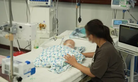 Bé trai 1 tuổi suy hô hấp nguy kịch do uống phải tinh dầu đuổi muỗi