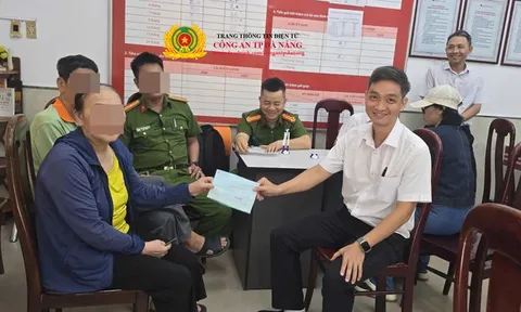Cụ bà đến ngân hàng chuyển tiền với vẻ run rẩy, nhân viên báo Công an liền sáng tỏ câu chuyện phía sau