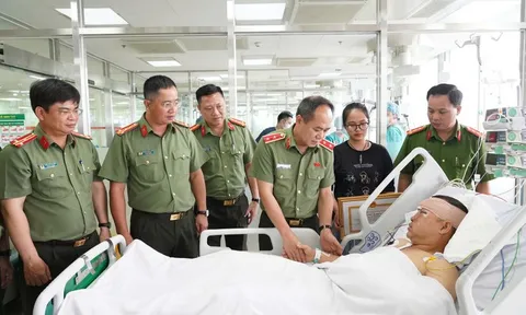 Vụ 2 quái xế 'thông chốt' tông một Đại uý chấn thương nặng: Vợ Đại uý cảnh báo