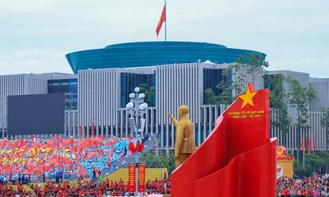 Tặng 100.000 đồng/người cho toàn dân ăn Tết Độc lập