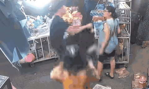 Diễn biến mới vụ thanh niên xăm trổ đạp người phụ nữ mang thai ở tiệm tạp hoá