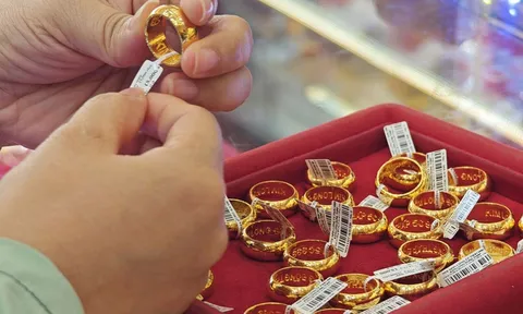Giá vàng hôm nay (7/12): Vàng nhẫn đang bám sát vàng miếng