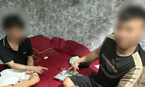 Kiểm tra căn nhà, Công an bắt quả tang hành vi đáng xấu hổ của 2 thanh niên