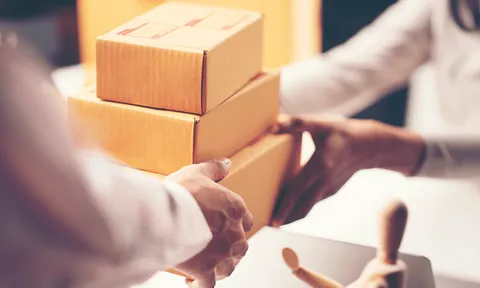 Hà Nội: Người phụ nữ mất hơn 900 triệu đồng khi “sập bẫy” thủ đoạn giả mạo shipper giao hàng
