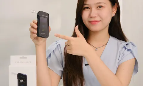 Thắt chặt quản lý nồng độ cồn - Máy đo nồng độ cồn cá nhân trở thành thiết bị cần thiết sau luật mới