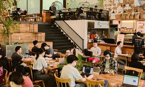 The Coffee House gây tranh cãi khi bịt ổ cắm điện: Động thái đuổi khéo khách ngồi lâu?
