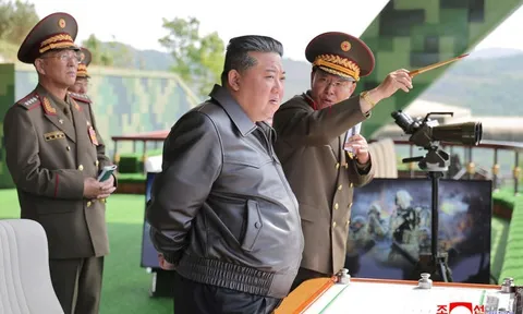 Ông Kim Jong-un thị sát hoạt động huấn luyện của quân đội Triều Tiên