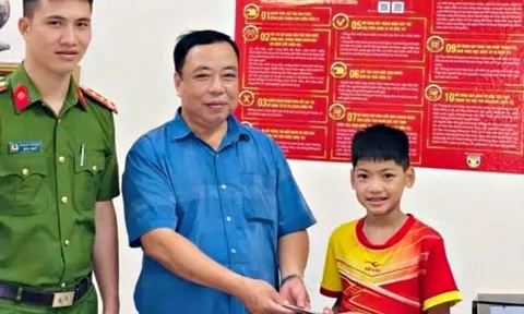 Bé trai mang 20 triệu đến Cơ quan Công an và câu chuyện đẹp phía sau