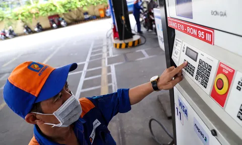 Giá xăng dầu hôm nay 9/10: Giảm rất mạnh