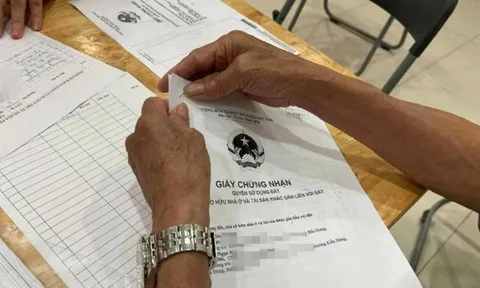 Người dân có thể nộp ảnh chụp sổ đỏ bản photocopy trên ứng dụng VNeID
