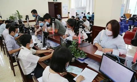 Bộ Nội vụ đề xuất lãnh đạo, quản lý có 36 tháng để hoàn thiện tiêu chuẩn về lý luận chính trị