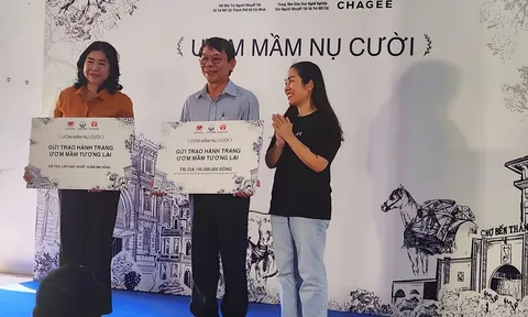 “Ươm mầm nụ cười” trao quà cho trẻ mồ côi và người khuyết tật tại TP.HCM