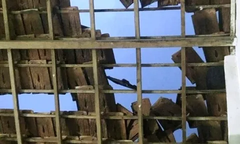 Đêm kinh hoàng vì bão số 13: Gió quật tung mái, sóng cao 10m