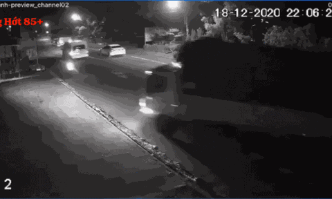 Clip: Lao sang làn ngược chiều, ô tô tải húc văng người đàn ông và 'cái nhấn ga' gây bức xúc sau đó
