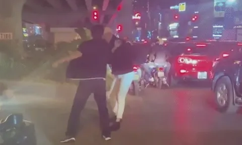 Khởi tố tài xế đánh gãy răng nam thanh niên vì bị nhắc dừng đèn đỏ lâu, cấm đi khỏi nơi cư trú