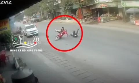 Clip: Đôi nam nữ gây phẫn nộ khi cố tình 'thông chốt', lao xe tông thẳng vào chiến sĩ CSCĐ