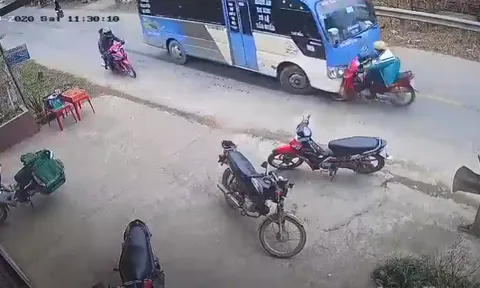 CLIP: Khoảnh khắc ô tô khách đâm trực diện nam sinh đi xe máy, nguyên nhân gây nhiều tranh cãi