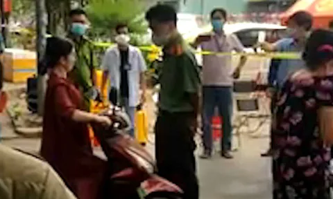 CLIP: Người phụ nữ không đeo khẩu trang, la lối đòi rời chung cư đang bị phong tỏa