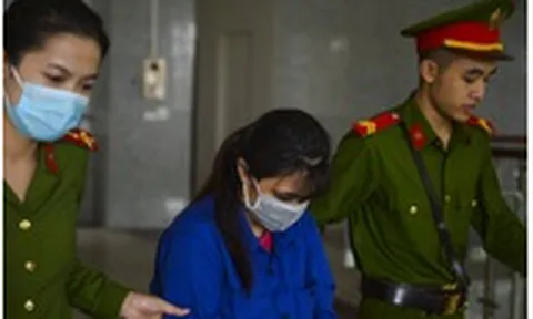 Giật mình lời khai của mẹ đẻ kể về việc chồng bạo hành con gái 3 tuổi tử vong
