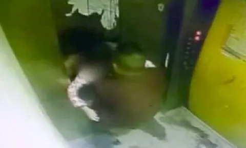 Người đàn ông trung niên sàm sỡ bé gái trong thang máy, hành động sau cùng càng gây phẫn nộ