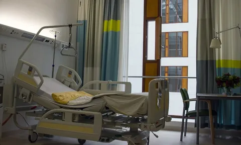Cải trang thành bệnh nhân rút súng bắn chết giám đốc bệnh viện