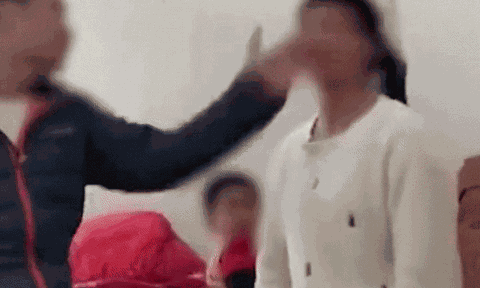 Clip: Chồng tát vợ 23 phát tới mức nôn ra máu ngay trước mặt con, nguyên nhân phía sau gây tranh cãi