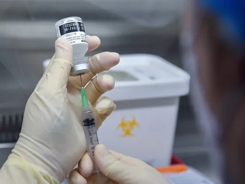 Vaccine COVID-19 giúp giảm nguy cơ mắc bệnh nặng và sinh non ở thai phụ