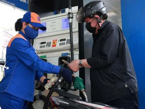 Hôm nay, giá xăng dầu đồng loạt giảm